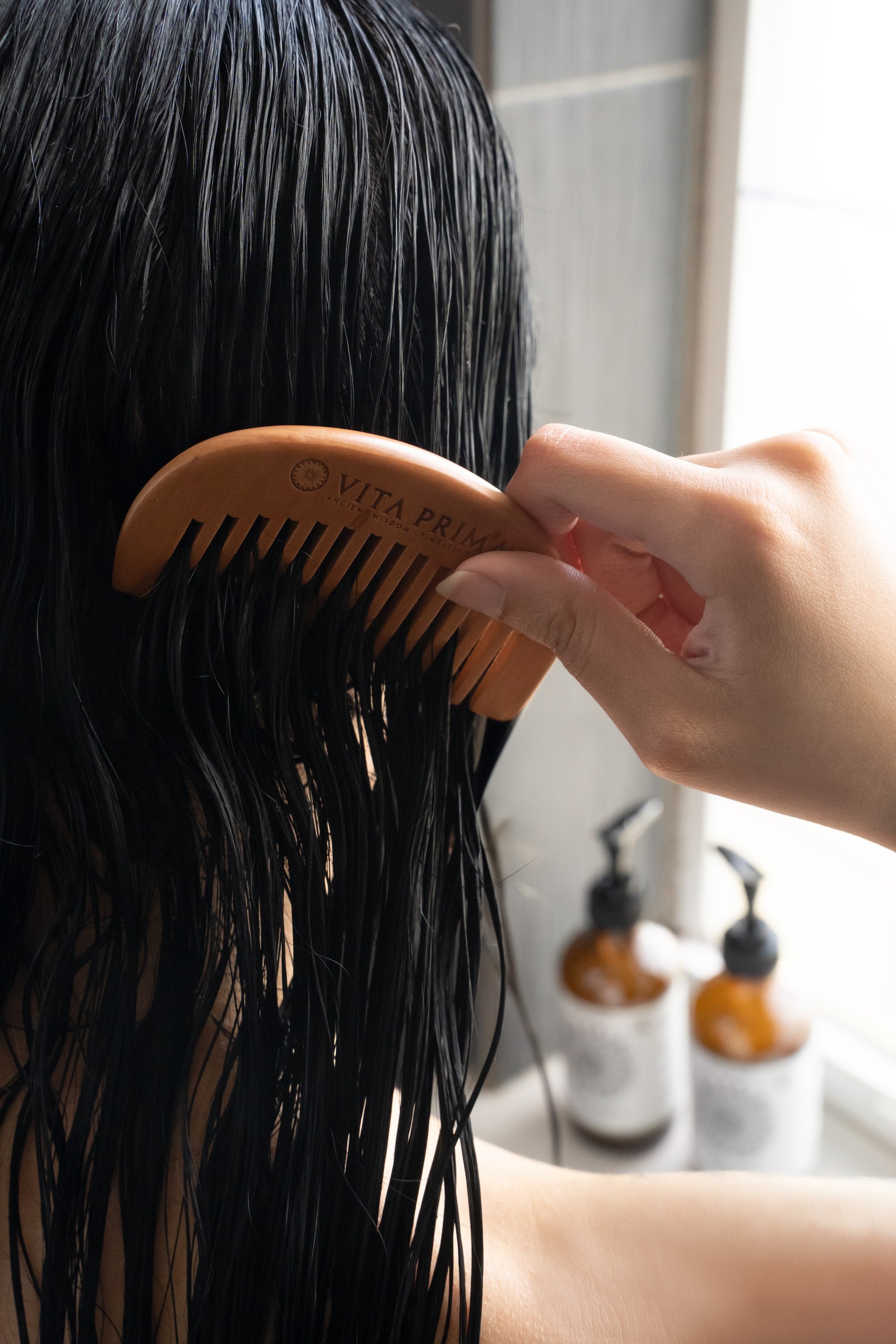 Vita Prima beechwood shower comb gently detangling wet hair in the shower to help reduce breakage